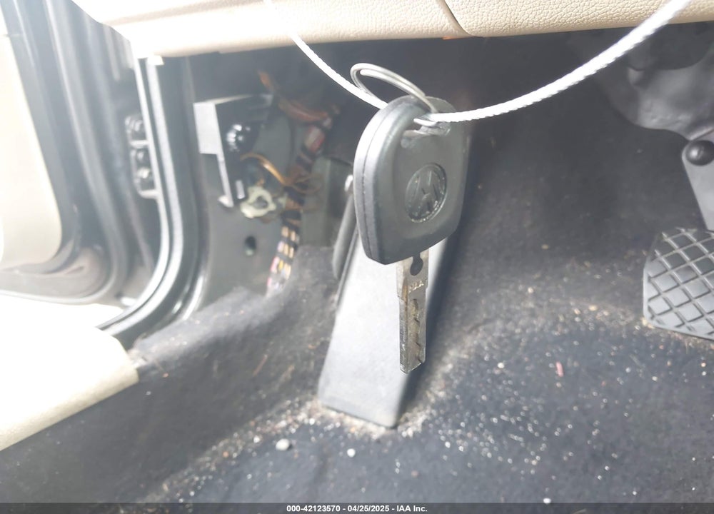 2010 VOLKSWAGEN JETTA VIN: 3VWRZ7AJ7AM162121