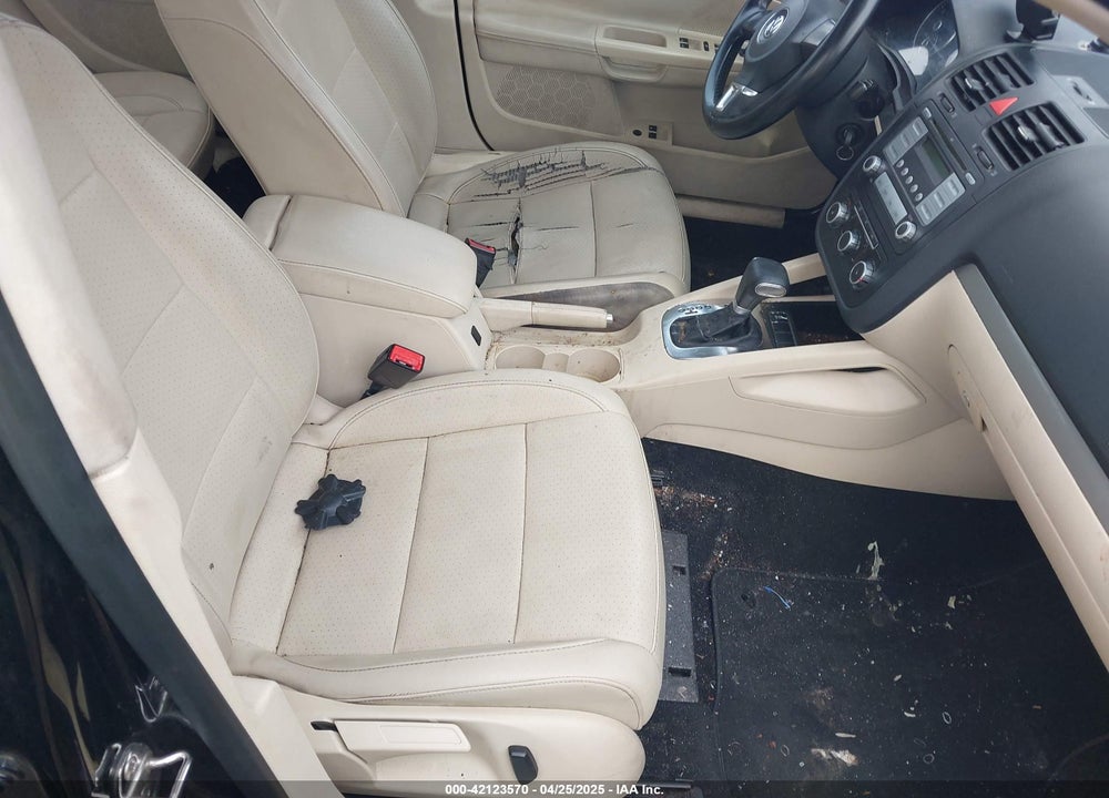 2010 VOLKSWAGEN JETTA VIN: 3VWRZ7AJ7AM162121
