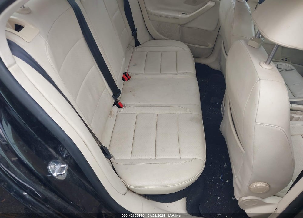 2010 VOLKSWAGEN JETTA VIN: 3VWRZ7AJ7AM162121
