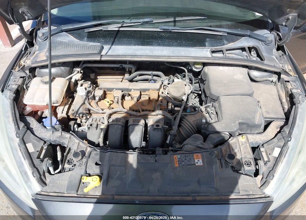 2015 FORD FOCUS SE VIN: 1FADP3F27FL374531