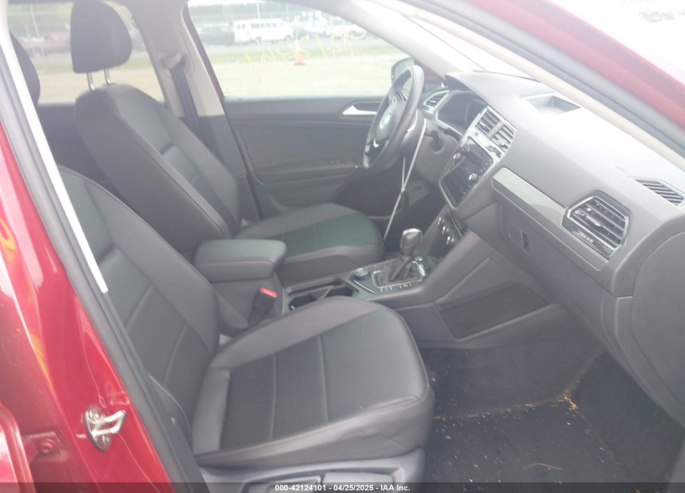 2020 VOLKSWAGEN TIGUAN VIN: 3VV2B7AX6LM063792