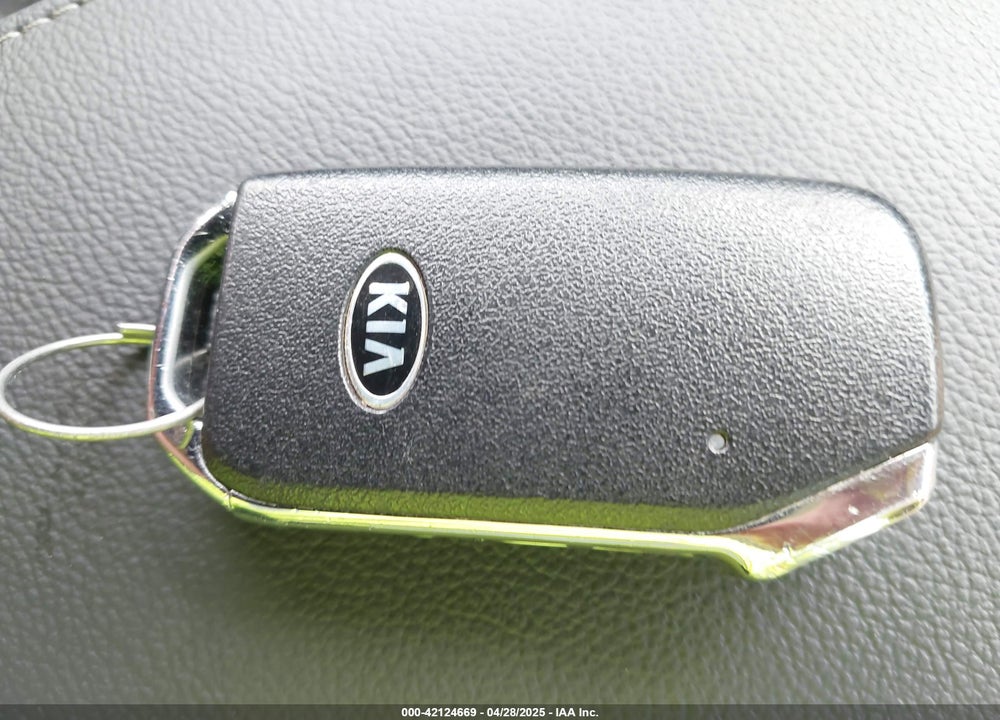 2020 KIA SOUL EX VIN: KNDJ33AU1L7729604