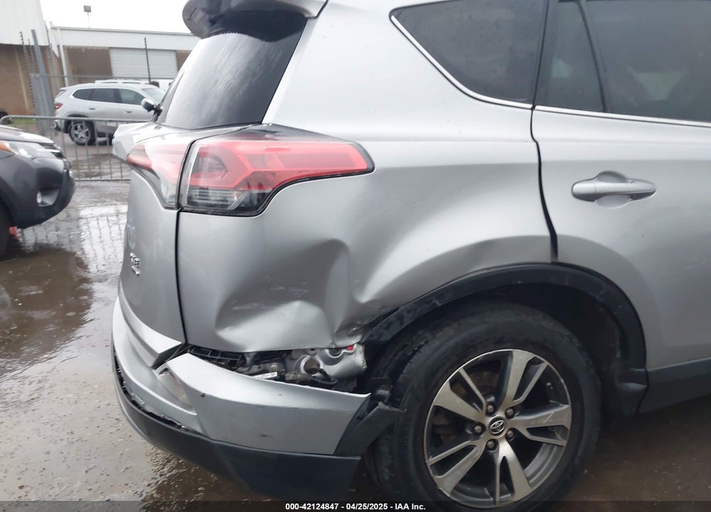 2018 TOYOTA RAV4 VIN: 2T3RFREV4JW739707