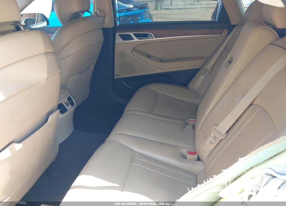 2015 HYUNDAI GENESIS VIN: KMHGN4JE1FU069567