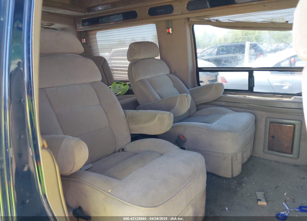 2001 CHEVROLET EXPRESS UPFITTER VIN: 1GBFG15R911183501