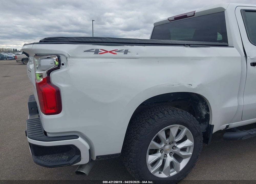 2020 CHEVROLET SILVERADO 1500 4WD SHORT BED CUSTOM VIN: 1GCPYBEH5LZ321632