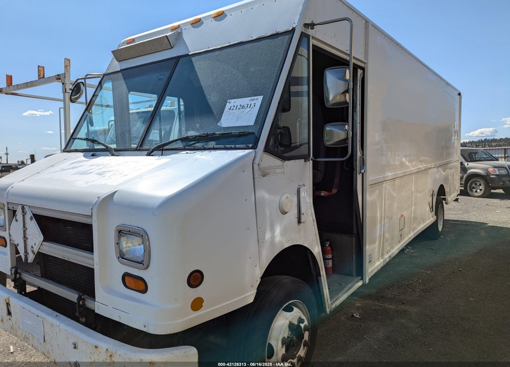 2001 FREIGHTLINER CHASSIS M LINE WALK-IN VAN VIN: 4UZAARBW31CH52443