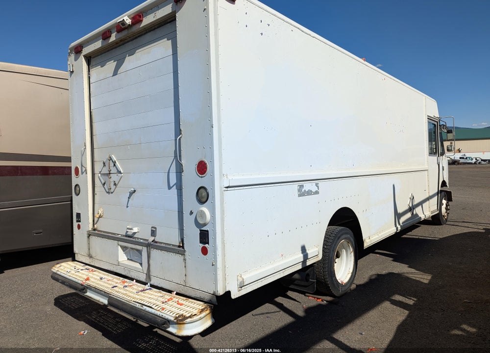 2001 FREIGHTLINER CHASSIS M LINE WALK-IN VAN VIN: 4UZAARBW31CH52443