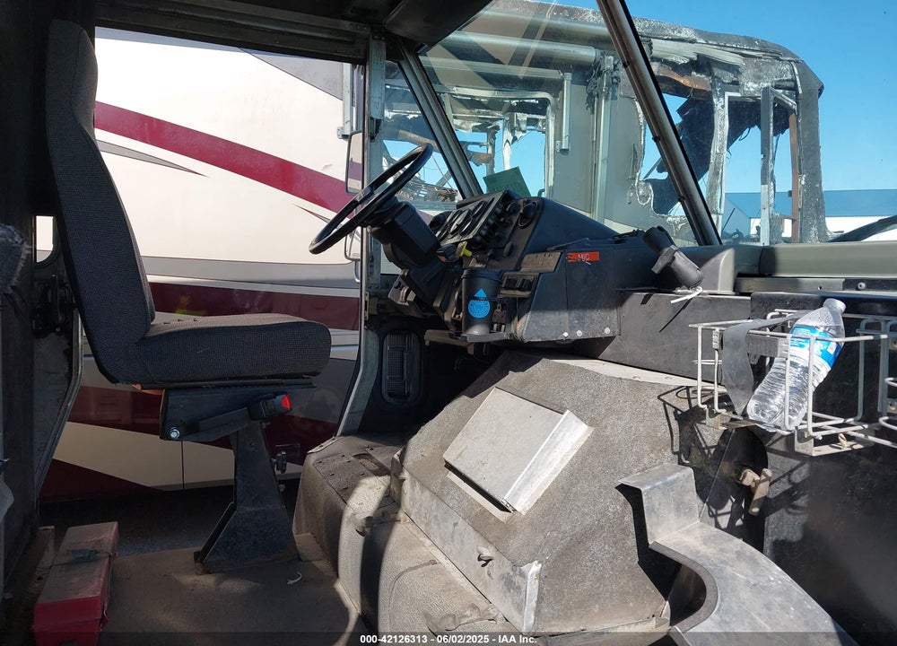 2001 FREIGHTLINER CHASSIS M LINE WALK-IN VAN VIN: 4UZAARBW31CH52443