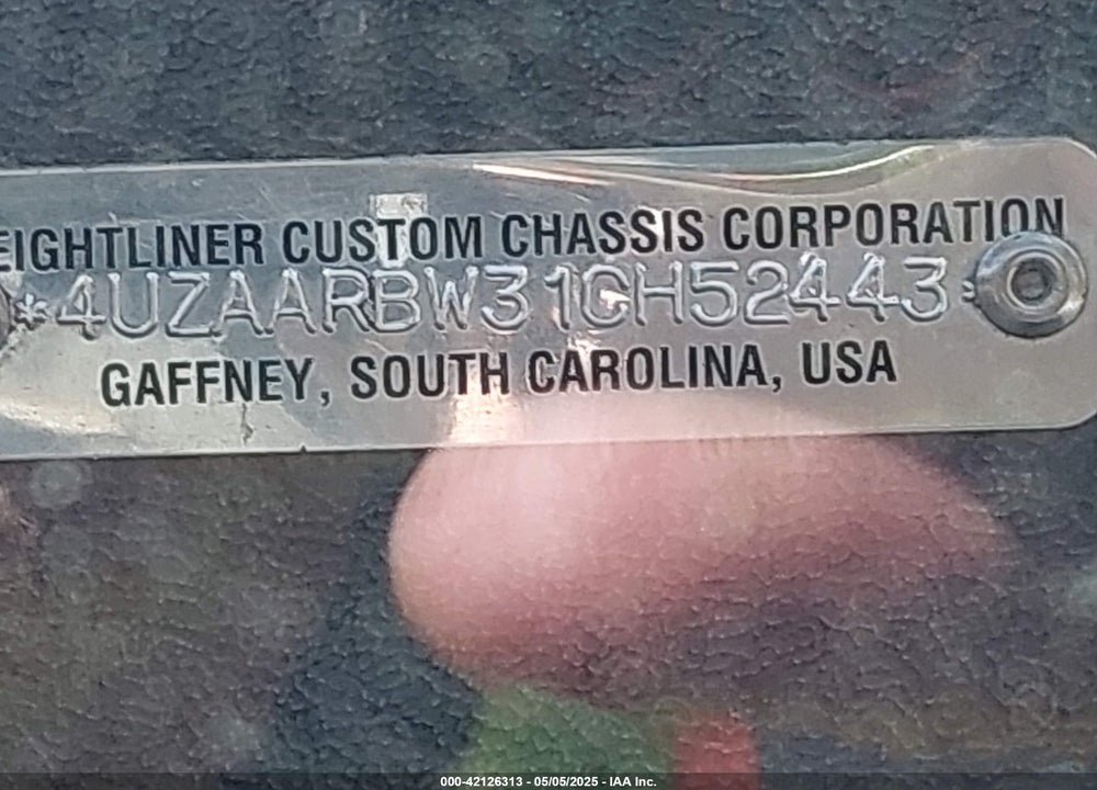 2001 FREIGHTLINER CHASSIS M LINE WALK-IN VAN VIN: 4UZAARBW31CH52443
