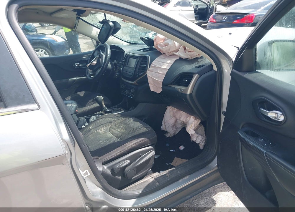 2015 JEEP CHEROKEE VIN: 1C4PJLCB3FW655852