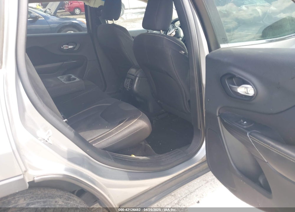 2015 JEEP CHEROKEE VIN: 1C4PJLCB3FW655852