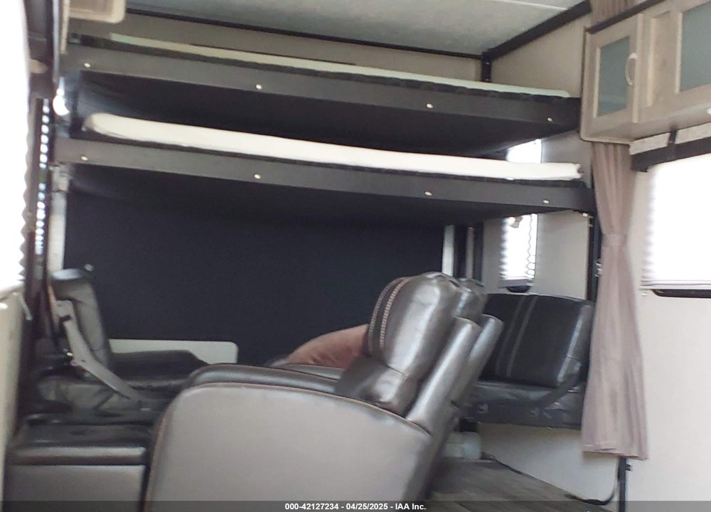2019 FOREST RIVER 33FT PALOMINO PUMA XLE LITE VIN: 52T2PTSBXL4003973