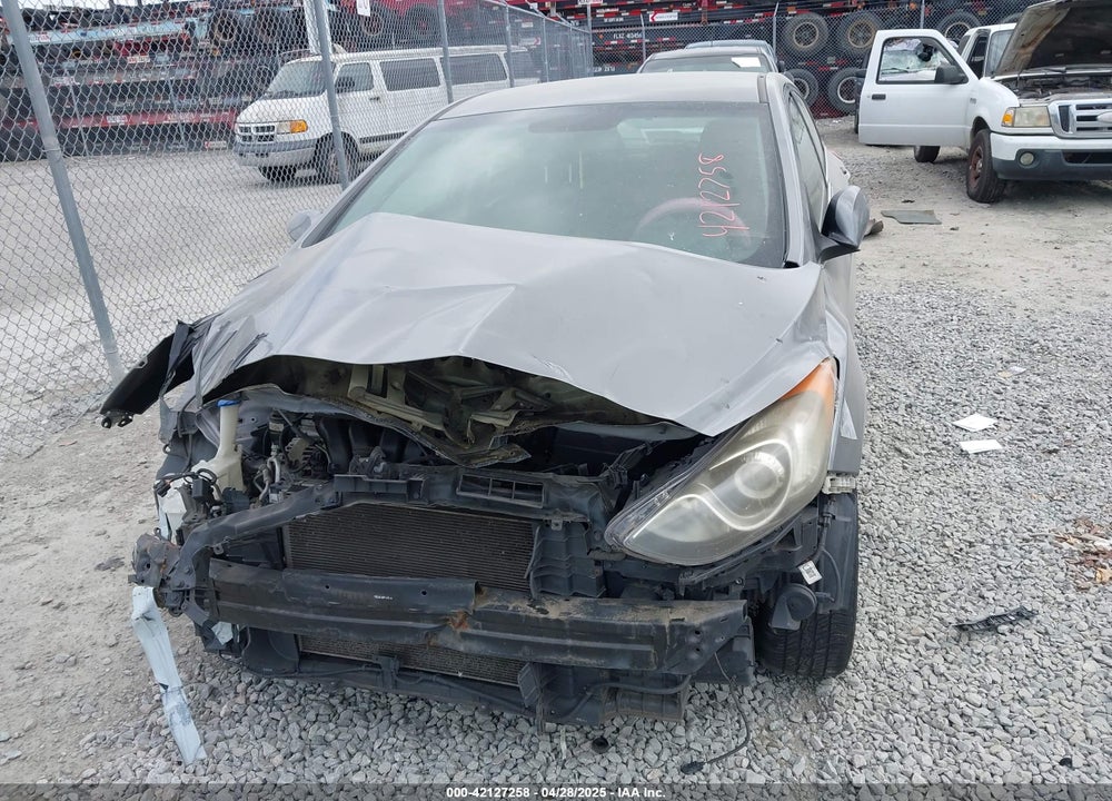 2013 HYUNDAI ELANTRA VIN: KMHD35LE6DU037013