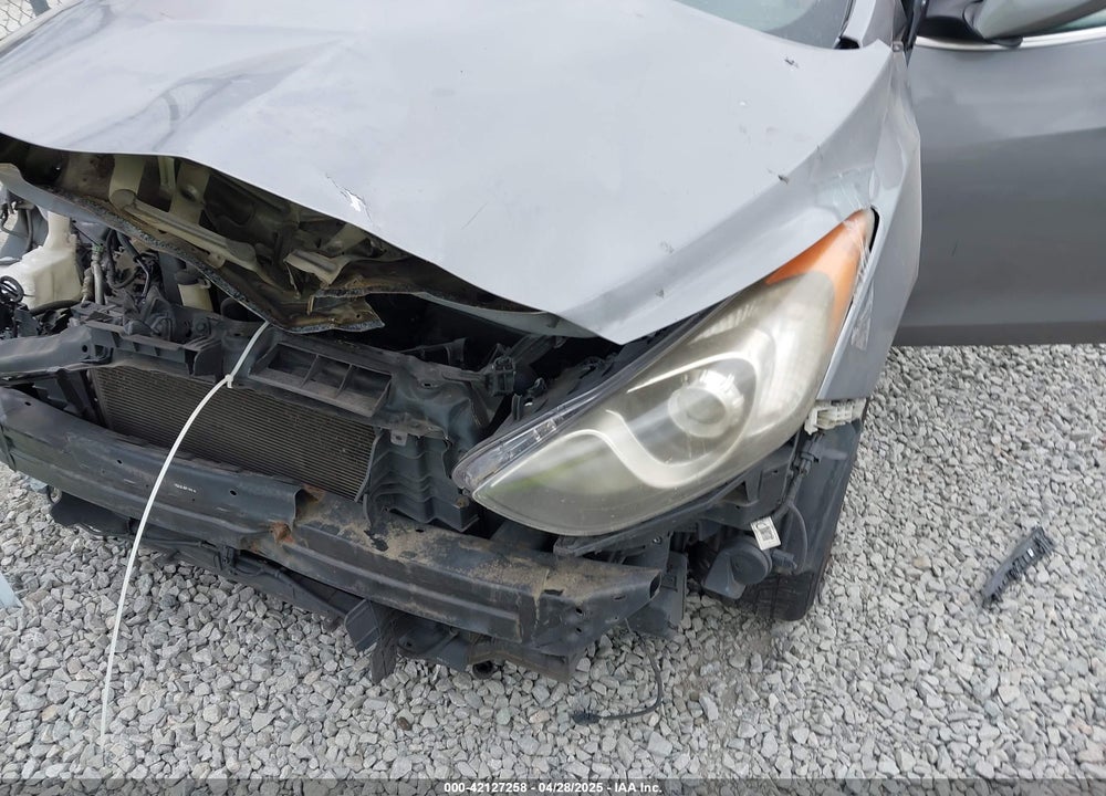 2013 HYUNDAI ELANTRA VIN: KMHD35LE6DU037013