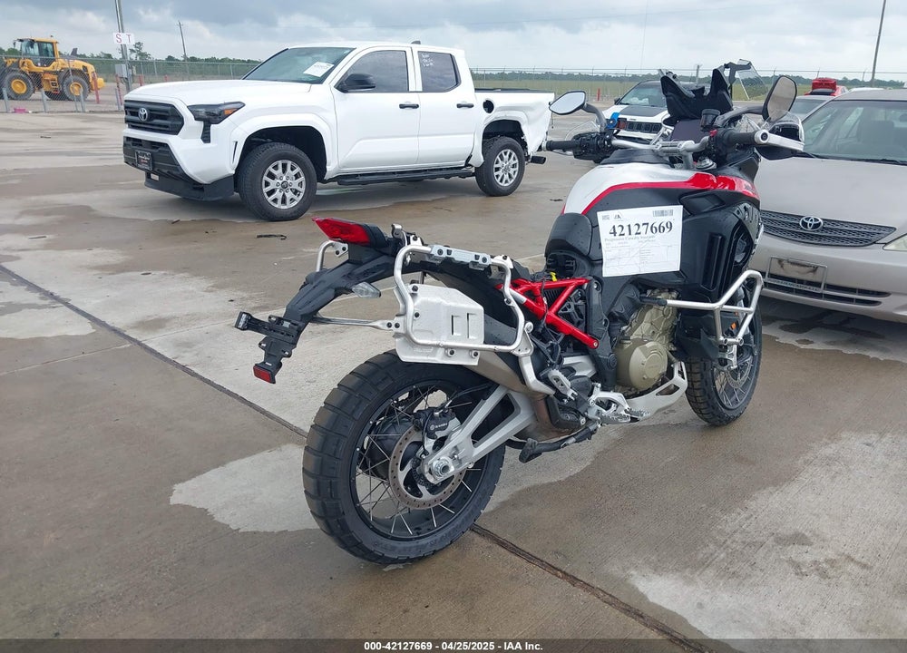 2023 DUCATI MULTISTRADA V4 RALLY VIN: ZDMAAL4W5PB009670