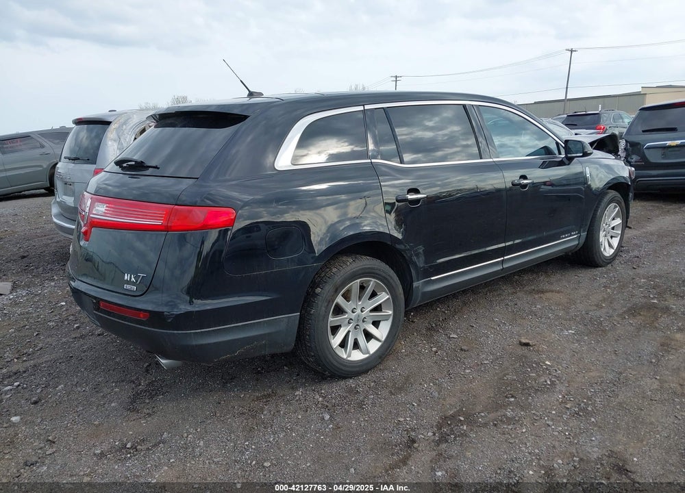 2017 LINCOLN MKT VIN: 2LMHJ5NK9HBL00413