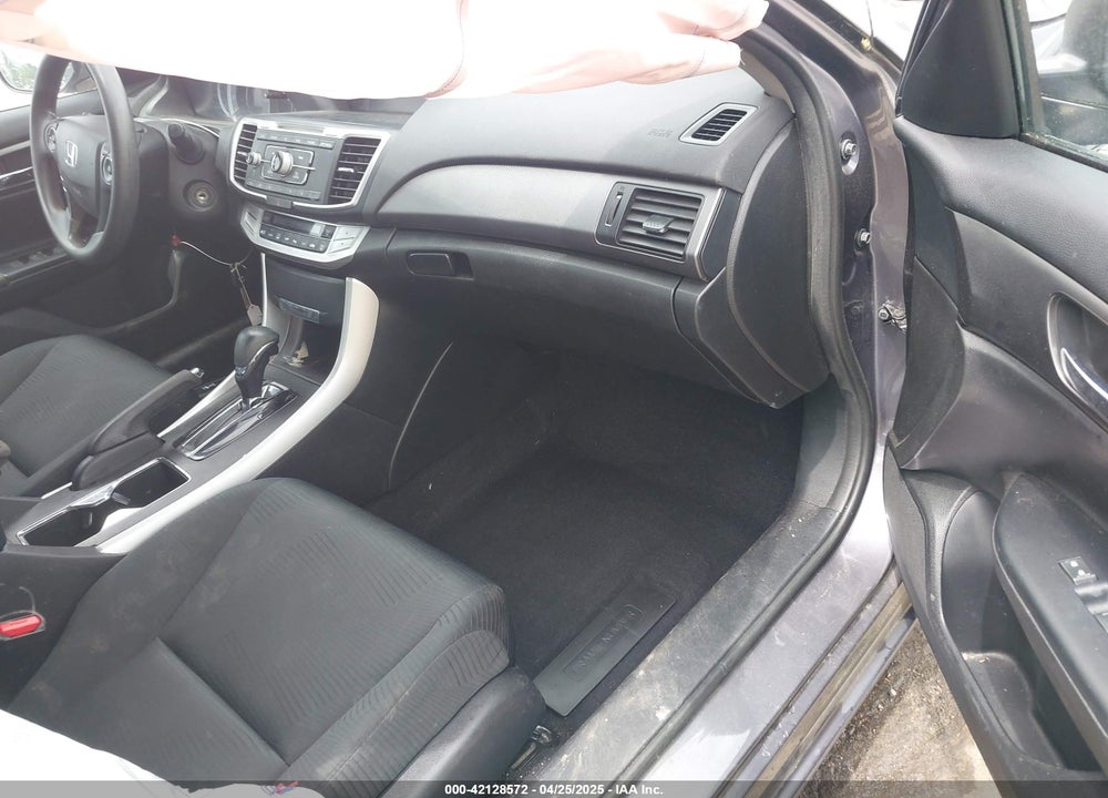 2015 HONDA ACCORD VIN: 1HGCR2F37FA051032