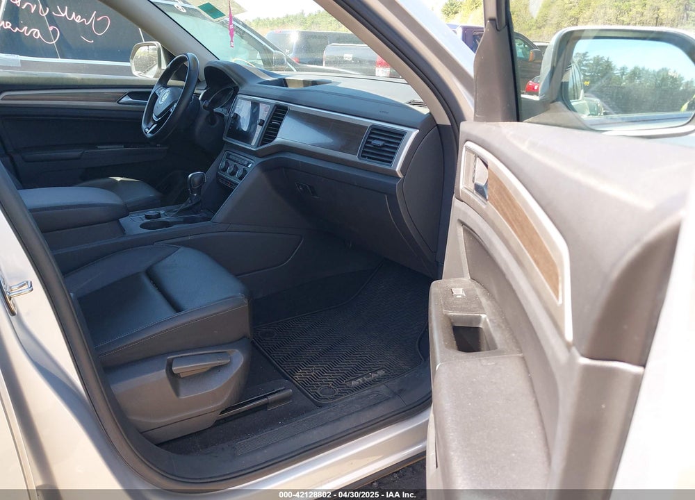 2019 VOLKSWAGEN ATLAS VIN: 1V2UR2CA2KC554552