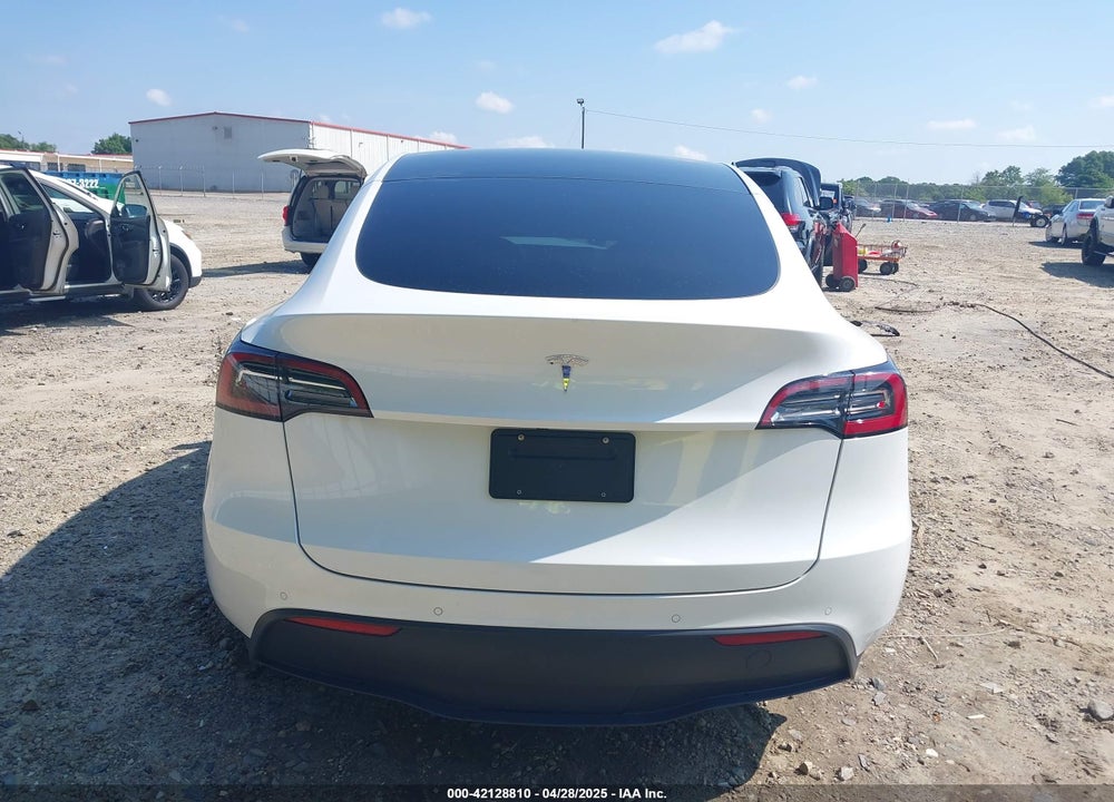 2021 TESLA MODEL Y STANDARD RANGE REAR-WHEEL DRIVE VIN: 5YJYGDED4MF192824