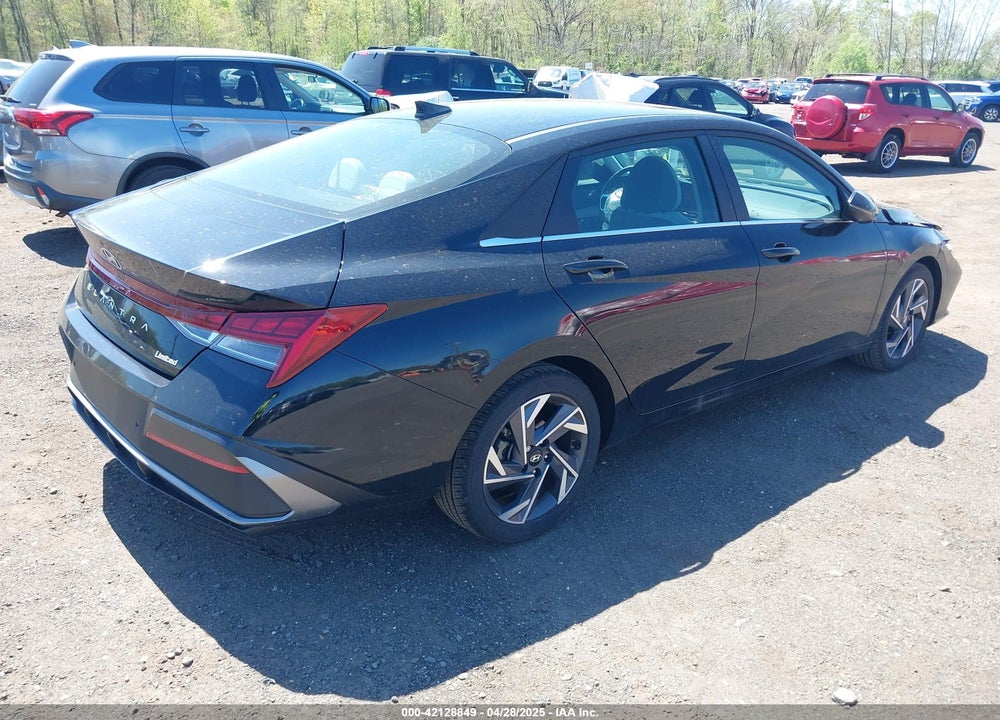 2024 HYUNDAI ELANTRA VIN: KMHLP4DG7RU739617
