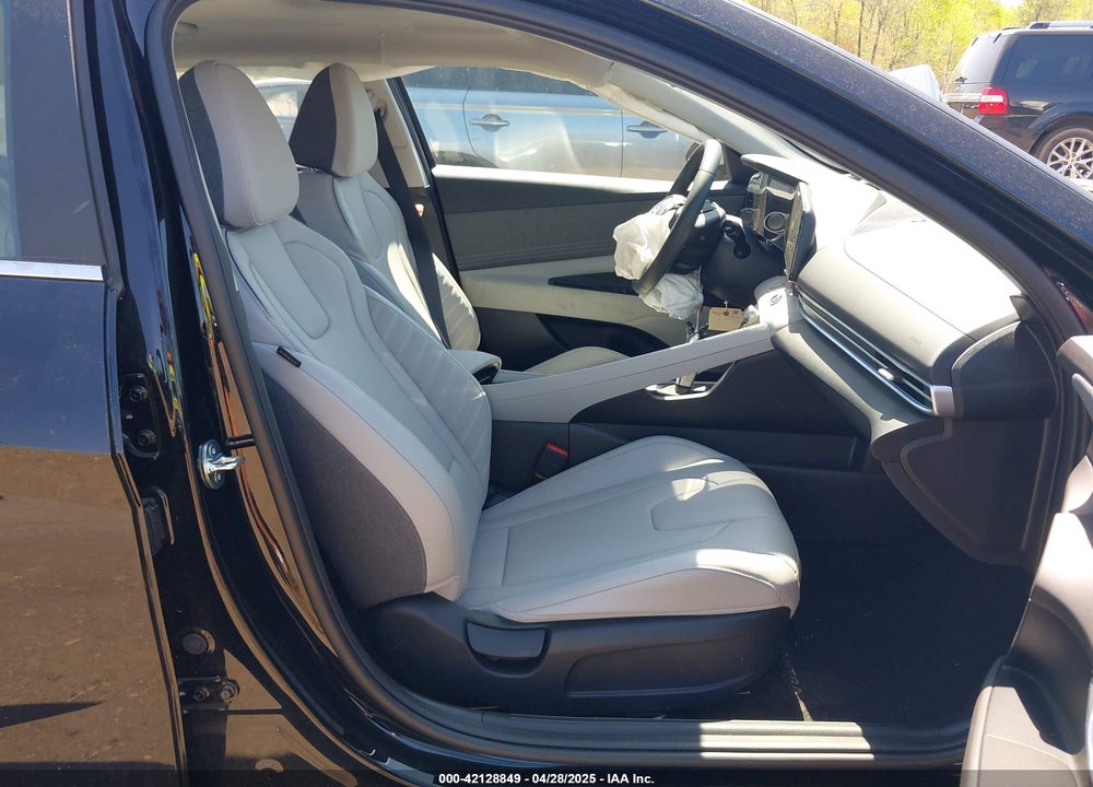 2024 HYUNDAI ELANTRA VIN: KMHLP4DG7RU739617