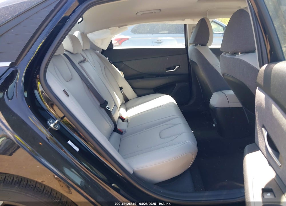 2024 HYUNDAI ELANTRA VIN: KMHLP4DG7RU739617