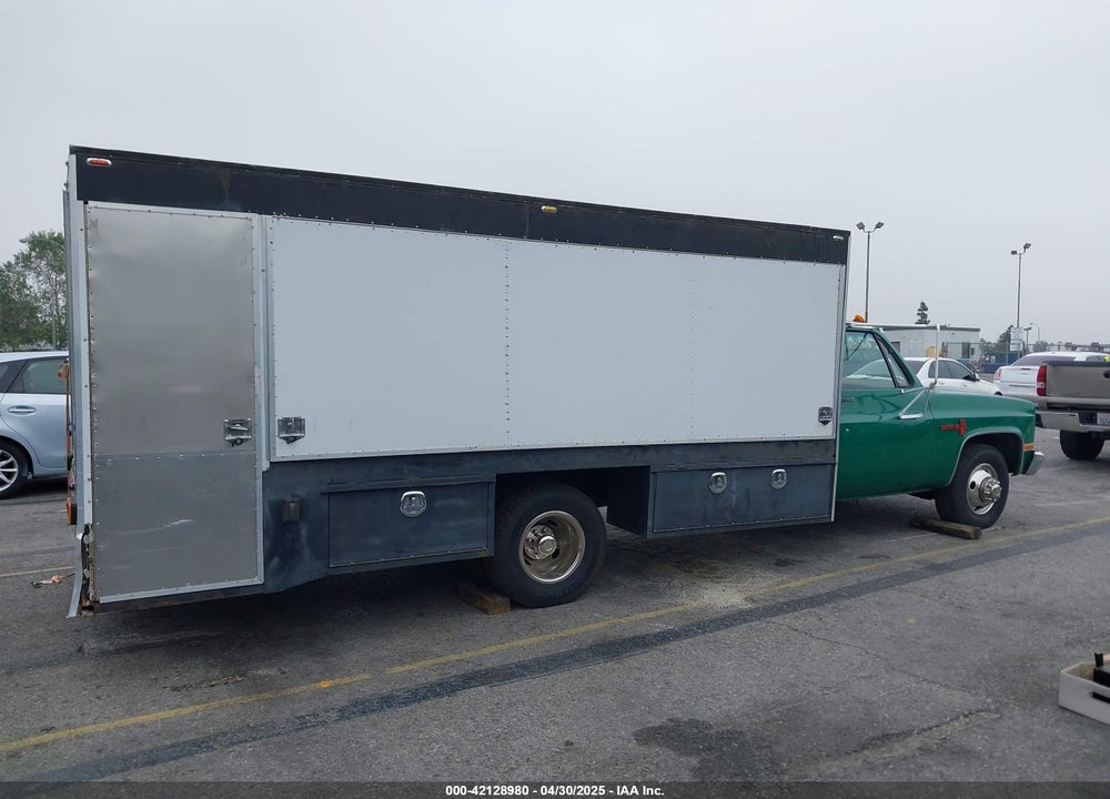 1982 CHEVROLET C30 VIN: 1GBHC34M3CV123831