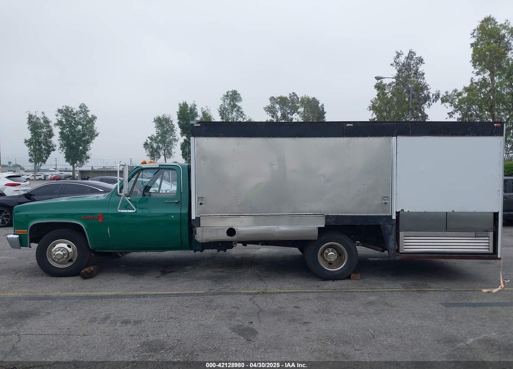 1982 CHEVROLET C30 VIN: 1GBHC34M3CV123831