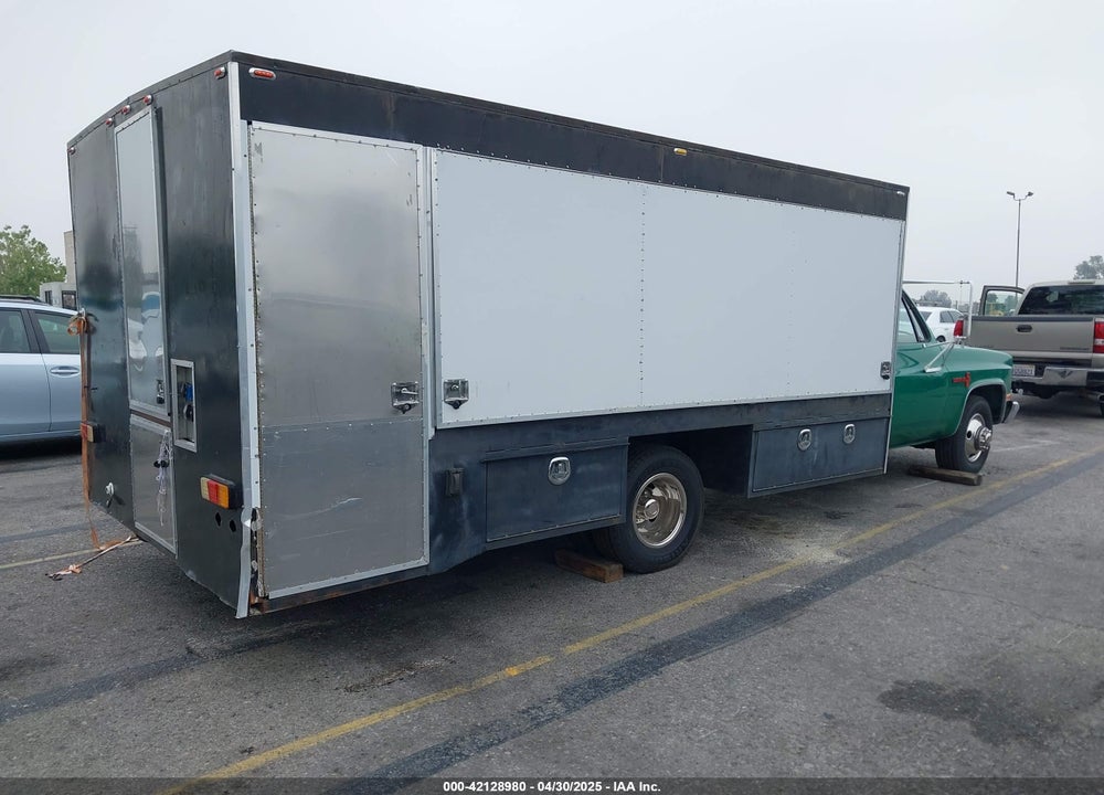 1982 CHEVROLET C30 VIN: 1GBHC34M3CV123831