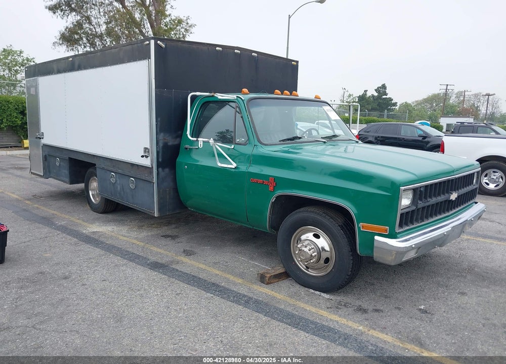 1982 CHEVROLET C30 VIN: 1GBHC34M3CV123831