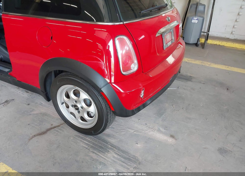 2005 MINI COOPER VIN: WMWRC33585TC59865