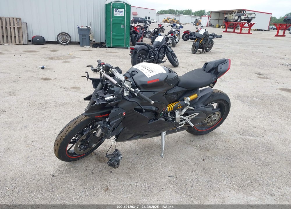 2025 DUCATI PANIGALE V2 VIN: ZDMHAATW9SB015761