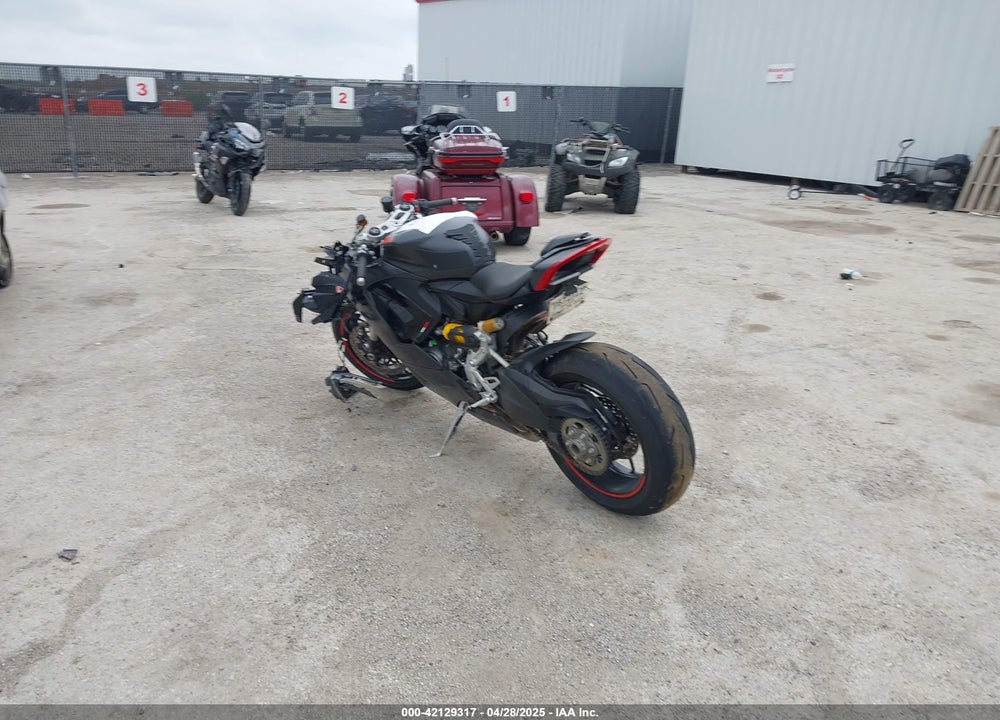 2025 DUCATI PANIGALE V2 VIN: ZDMHAATW9SB015761