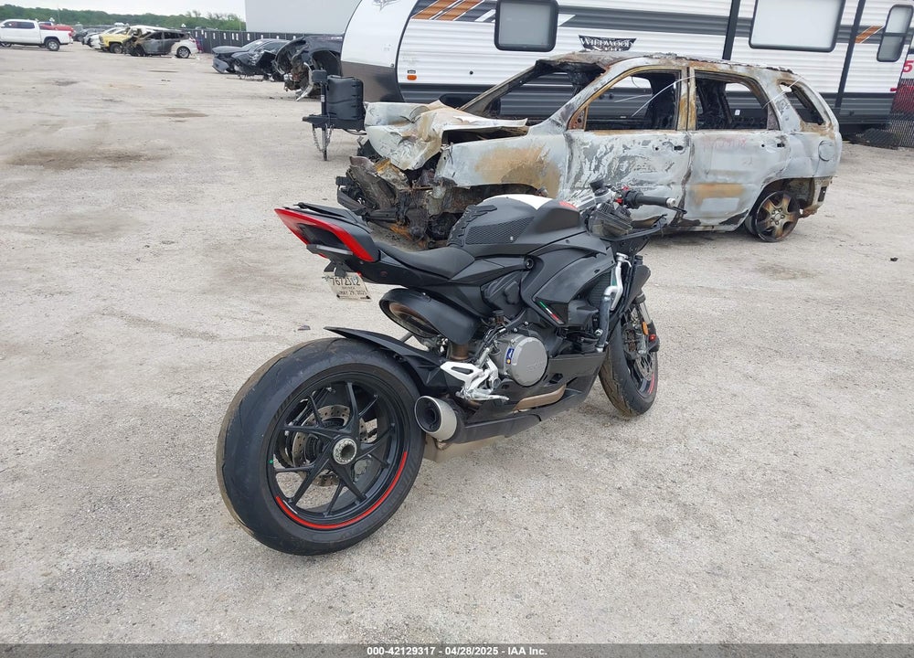 2025 DUCATI PANIGALE V2 VIN: ZDMHAATW9SB015761