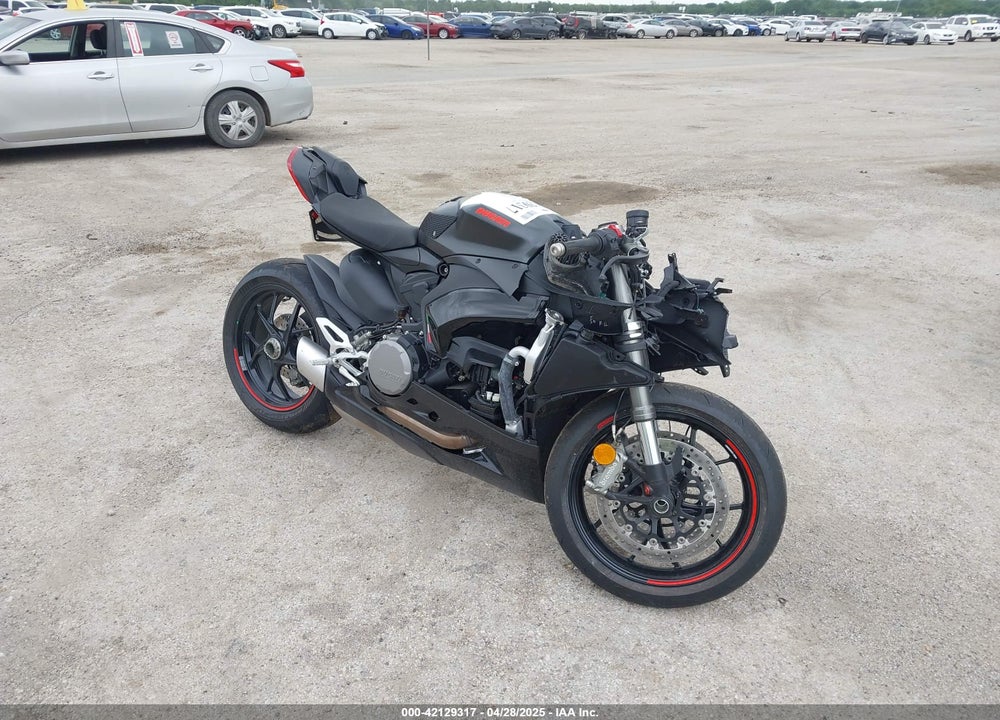 2025 DUCATI PANIGALE V2 VIN: ZDMHAATW9SB015761