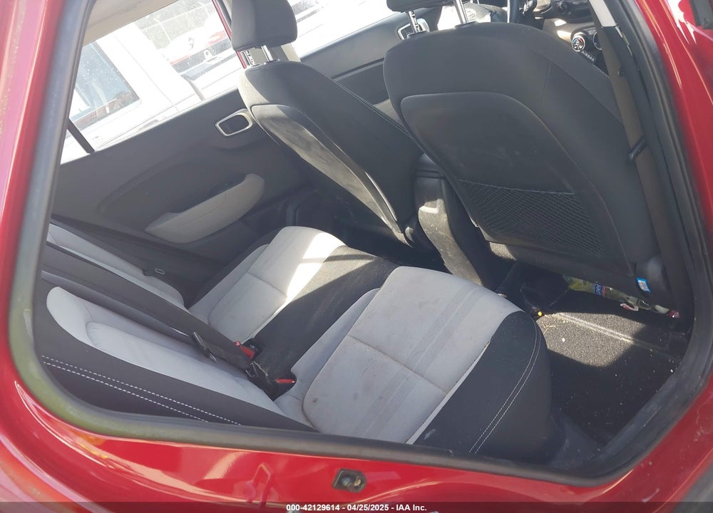 2022 HYUNDAI VENUE VIN: KMHRC8A31NU176797