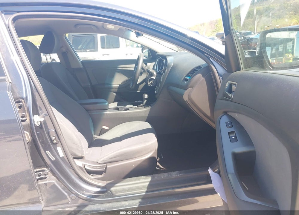 2015 KIA OPTIMA VIN: KNAGM4A78F5536208