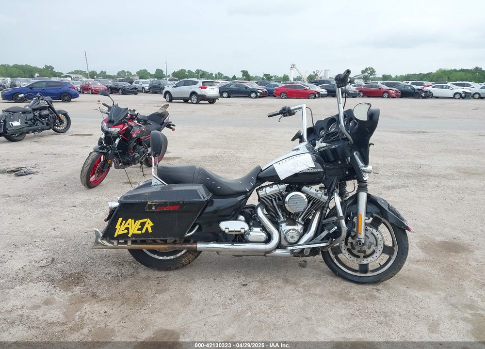 2011 HARLEY-DAVIDSON FLHX VIN: 1HD1KBM10BB625873