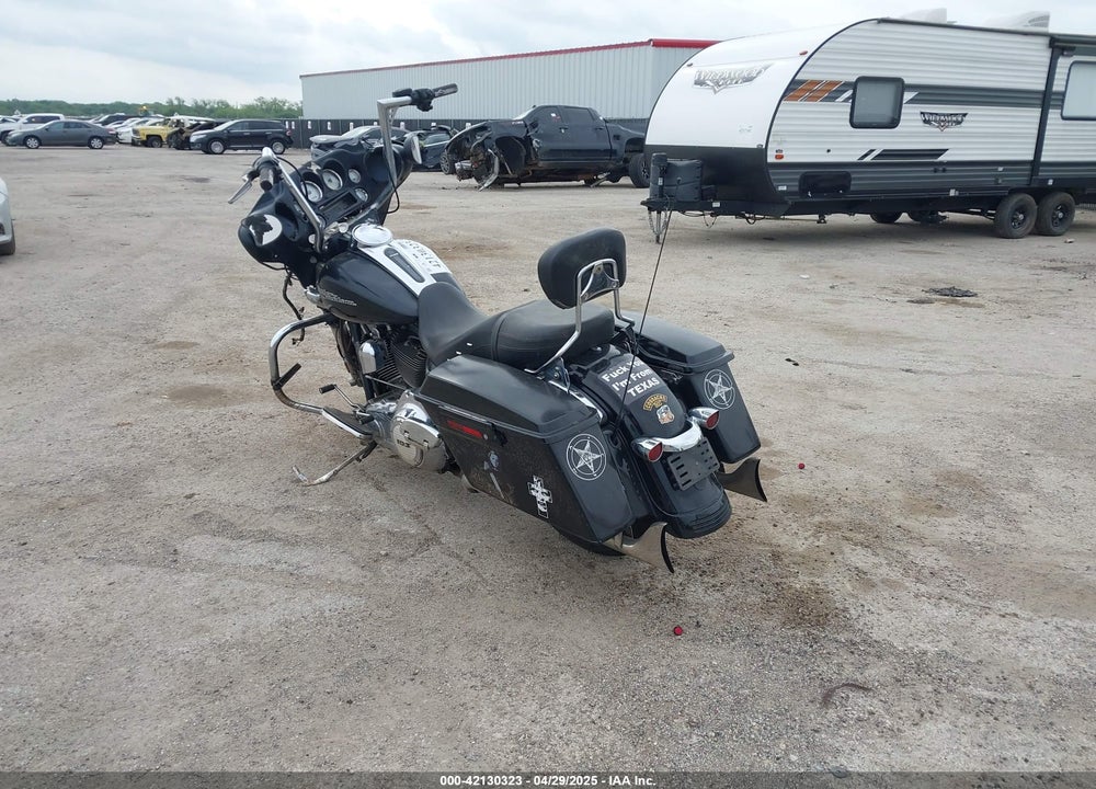 2011 HARLEY-DAVIDSON FLHX VIN: 1HD1KBM10BB625873