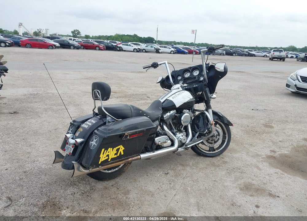 2011 HARLEY-DAVIDSON FLHX VIN: 1HD1KBM10BB625873