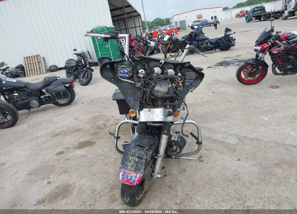 2011 HARLEY-DAVIDSON FLHX VIN: 1HD1KBM10BB625873