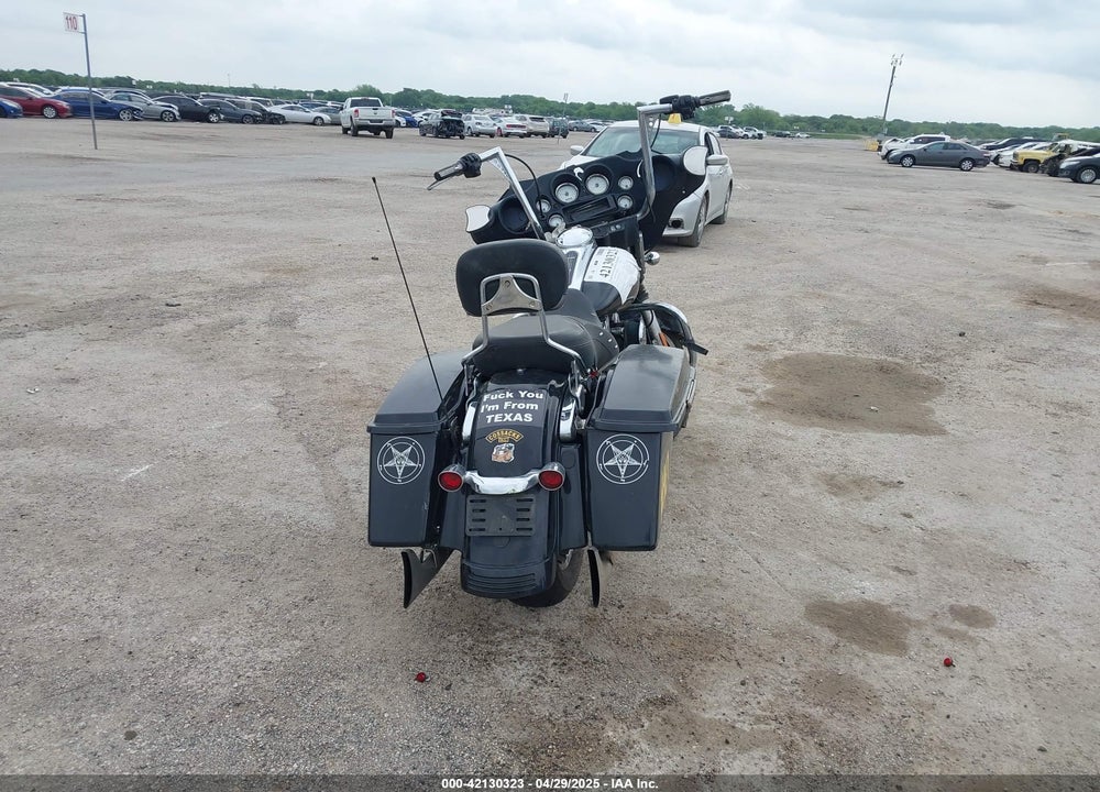2011 HARLEY-DAVIDSON FLHX VIN: 1HD1KBM10BB625873