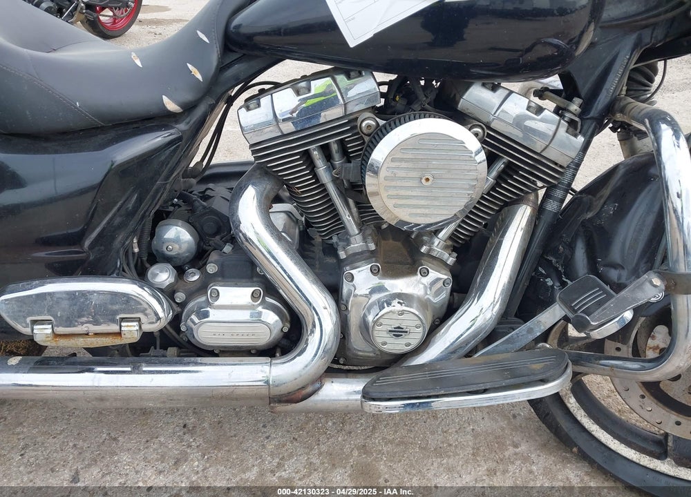 2011 HARLEY-DAVIDSON FLHX VIN: 1HD1KBM10BB625873