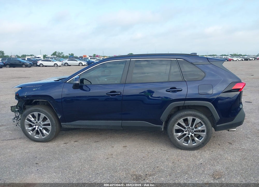 2022 TOYOTA RAV4 XLE PREMIUM VIN: 2T3C1RFV5NW211019