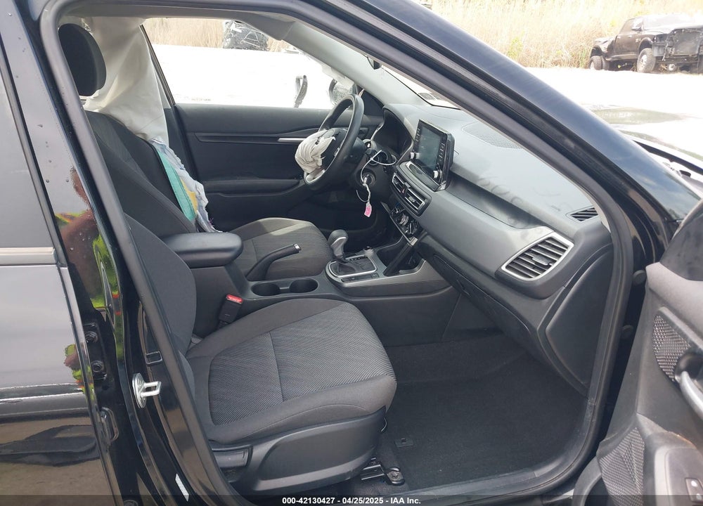 2021 KIA SELTOS VIN: KNDEPCAA1M7116346