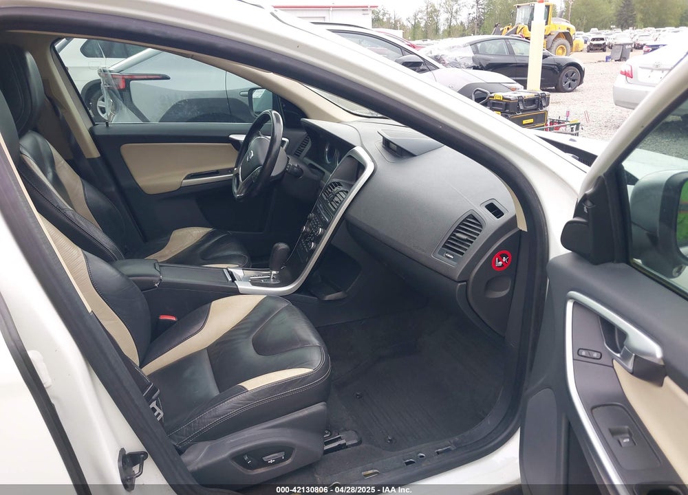 2011 VOLVO XC60 3.2/3.2 R-DESIGN VIN: YV4952DL1B2140717