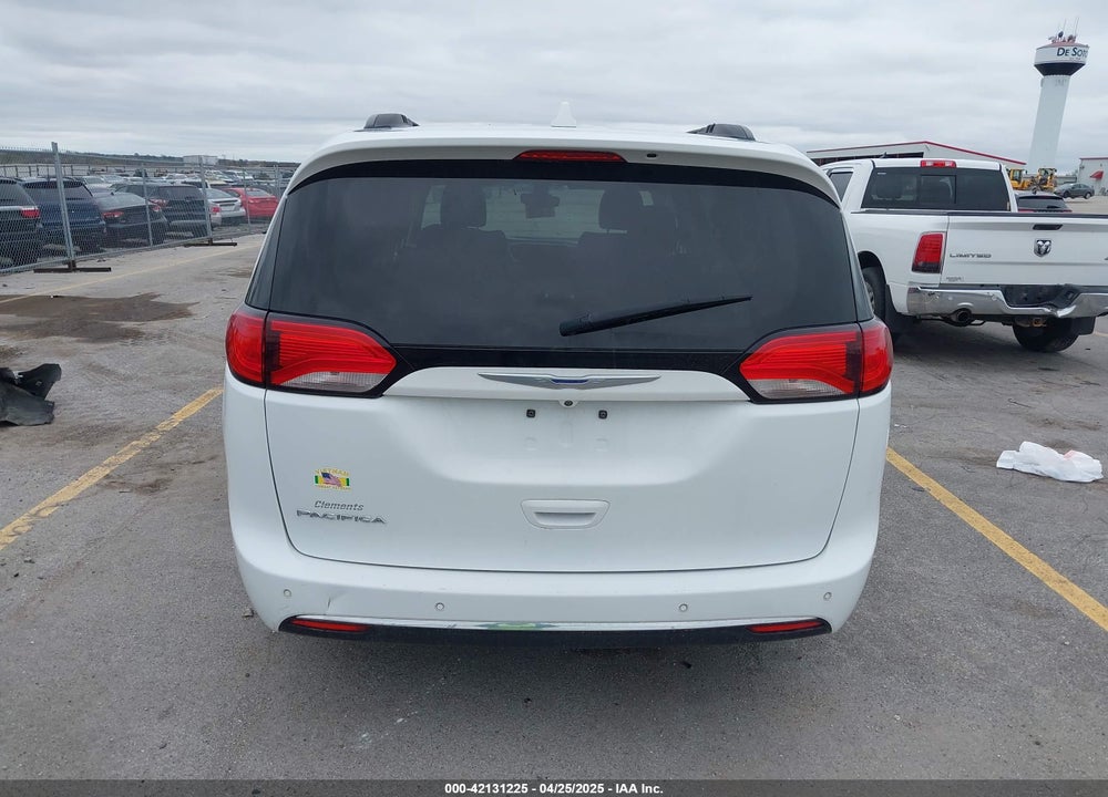 2017 CHRYSLER PACIFICA TOURING L VIN: 2C4RC1BG2HR820516