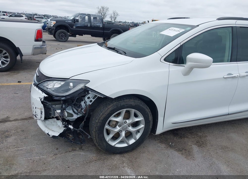 2017 CHRYSLER PACIFICA TOURING L VIN: 2C4RC1BG2HR820516
