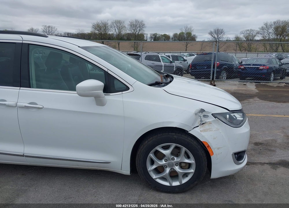 2017 CHRYSLER PACIFICA TOURING L VIN: 2C4RC1BG2HR820516